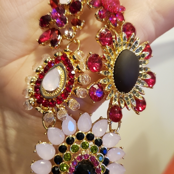 Flower Necklace - Picture 3 of 4